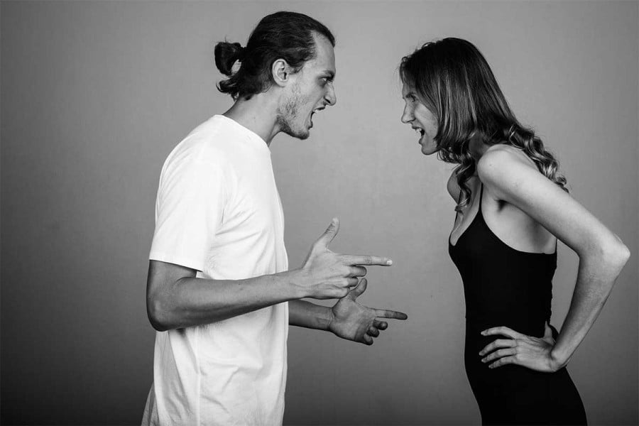 Γυναίκες vs άνδρες: Ποιοι «ψάχνονται» περισσότερο για τσακωμό; 