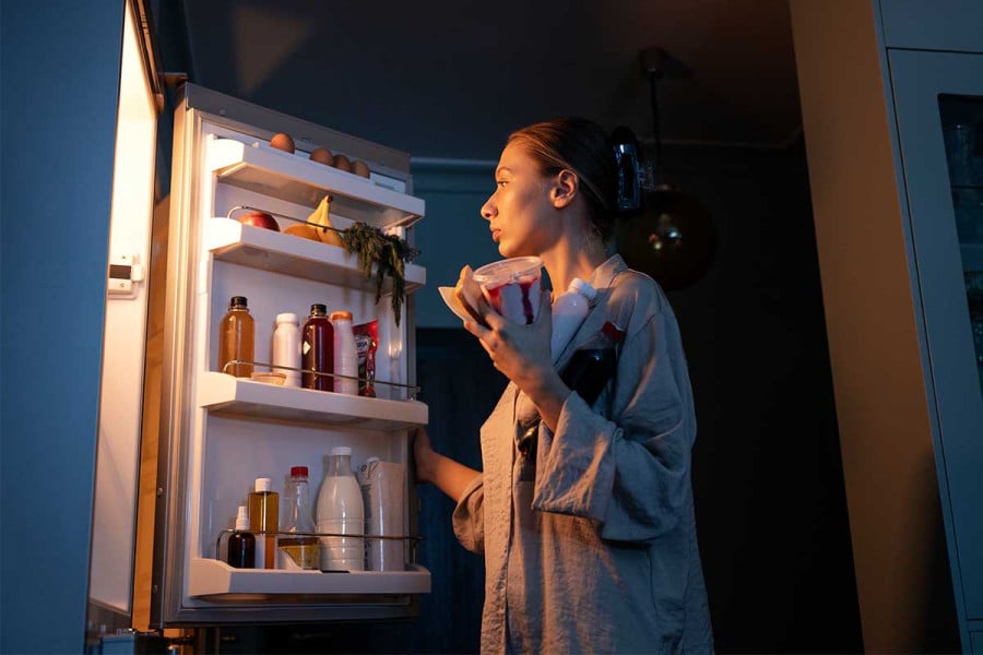 Πεινάς μέσα στη νύχτα; Γιατί συμβαίνει?