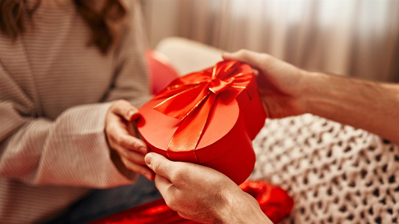 Πώς θα γιορτάσουν τα ζώδια τον Άγιο Βαλεντίνο και τι δώρα πραγματικά τους ταιριάζουν