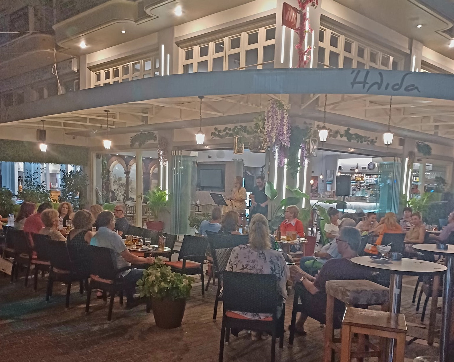 Ήλιδα cafe bar : Σημείο συνάντησης στην έξοδο μας