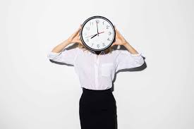 Ο “κανόνας μετά τις 18:30”: Η απλή συνήθεια που καταπραΰνει το άγχος 