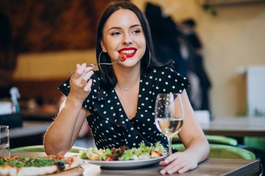 Mindful eating το Πάσχα: Τι να κάνεις για να το πετύχεις 