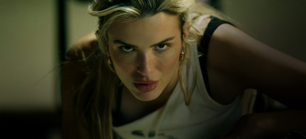 Η Κατερίνα Λιόλιου,«ντύνει» τη νέα σαρωτική επιτυχία «Λογαριασμός» 