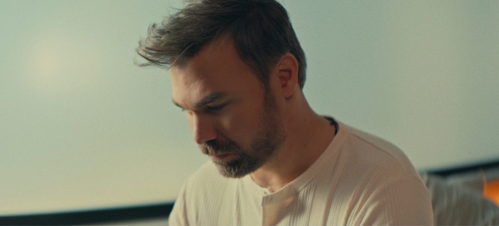 Γιώργος Σαμπάνης το «Δε Μ’ Αγαπούσες» μέσα από ένα κινηματογραφικό video 