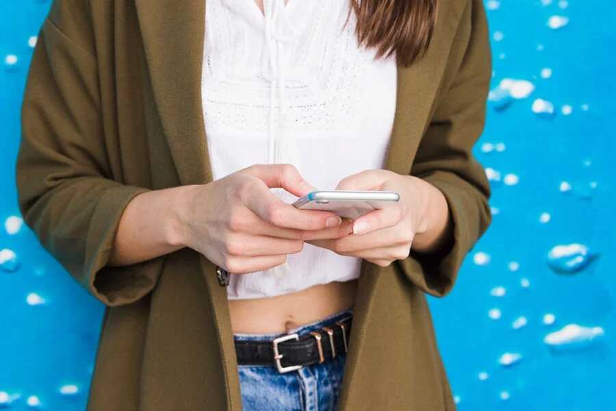 Πέντε κινήσεις στα social media που μπορεί να θεωρηθούν απιστία 
