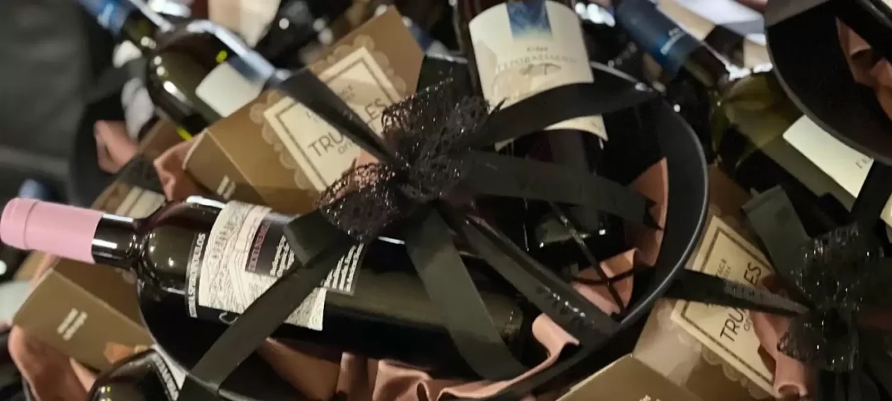 Πώς να Οργανώσετε την Τέλεια Βραδιά με Φίλους