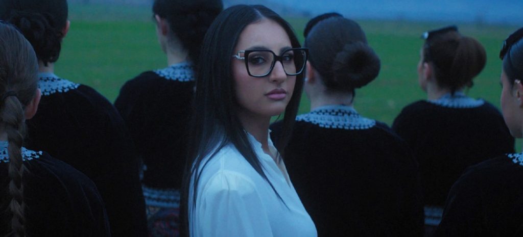 Η Klavdia παρουσιάζει μέσα από ένα ιδιαίτερο music video την «Αστερομάτα»